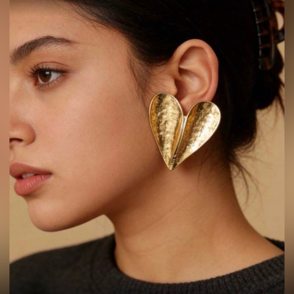 ✨Gold Heart-Shaped Statement Earrings